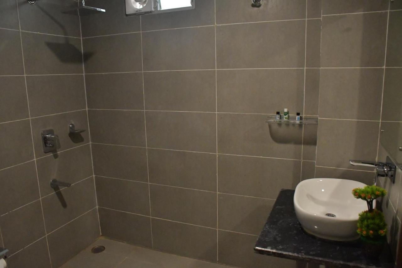 Hotel Yatharth Inn Varanasi Luaran gambar